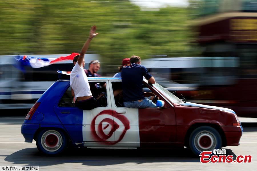 France fans celebrate on the Champs-Elysees avenue after France win the World Cup final, July 15, 2018. (Photo/Agencies)
