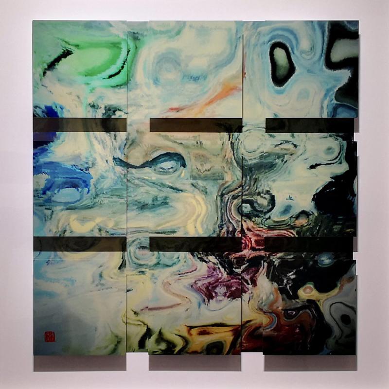 For photographer, Fu Wenjun, his pictures are less about their quality or subject matter, but more about how they can be manipulated into becoming a part of a bigger concept, Deng Zhangyu reports. (Photo/China Daily)
There\'s no limitation to what gets captured by Fu Wenjun\'s lens, because all of his subjects will be reborn as simple images or abstract patterns for his painting-like works-a kind of conceptual photography that Fu has focused on for decades.
For years, Fu\'s work has blurred the lines between abstract painting and photography, as he adds layers of images he shoots into one frame. Similar to the technique employed by oil painters, when they overlay colors on their canvas with their brushes.
\