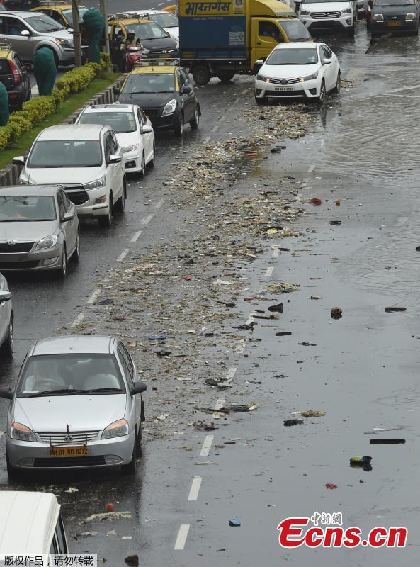 Garbage washed ashore during high tide on a road by the Arabian Sea in Mumbai, India, July 13, 2018. (Photo/Agencies)