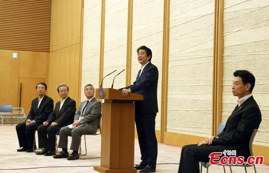 Japanese Prime Minister Shinzo Abe delivers a speech to about 200 Chinese and Japanese youths, members of an exchange delegation, in Tokyo, Japan, July 17, 2018. Abe said he hopes that young people in both countries will become the bridge deepening friendship between Japan and China. (Photo: China News Service/Lyu Shaowei)