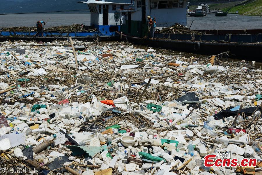 Garbage piles up on the banks of the Yangtze River after floodwaters subside in Yunyang County, Southwest China’s Chongqing Municipality, July 17, 2018. Over 1,500 tons of garbage were cleaned up a day. The Three Gorges Reservoir received a massive 60, 000 cubic meters of water a second after heavy rain in the upper reaches of the Yangtze River. Local authorities have warned more heavy rain and floods are expected to hit the Three Gorges Reservoir this year. (Photo/VCG)