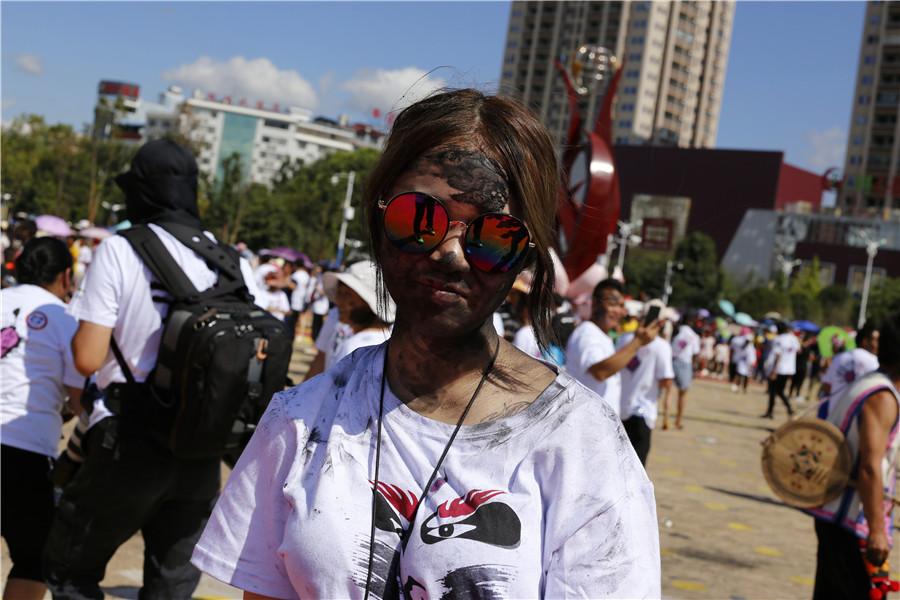 People celebrate black face festival in Qiubei county, Yunnan Province. (Photo/chinadaily.com.cn)