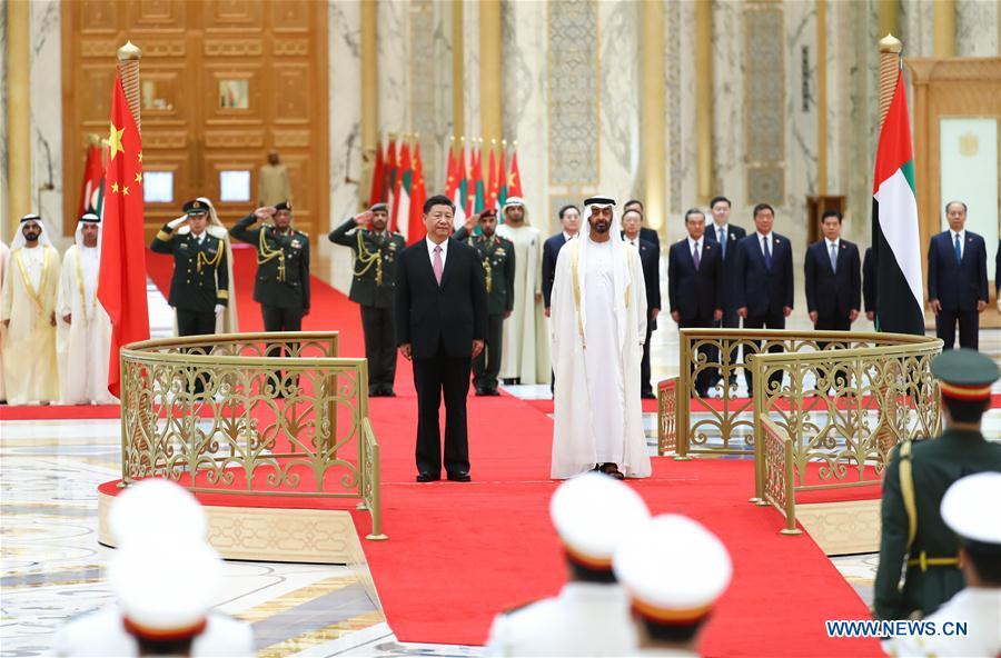 Chinese President Xi Jinping and Crown Prince of Abu Dhabi Sheikh Mohammed bin Zayed Al Nahyan attend a grand welcome ceremony in Abu Dhabi, the United Arab Emirates (UAE), July 20, 2018. Xi arrived here on Thursday for a state visit to the UAE. (Xinhua/Xie Huanchi)
Chinese President Xi Jinping, who is paying a state visit to the United Arab Emirates (UAE), attended a grand welcome ceremony held here by the country\'s leadership on Friday.
Xi was received at the Presidential Palace by Crown Prince of Abu Dhabi Sheikh Mohammed bin Zayed Al Nahyan and UAE Vice President and Prime Minister Sheikh Mohammed bin Rashid Al Maktoum.
The Chinese president was greeted by horse guards and a UAE Air Force aerobatic display team. A 21-gun salute was also fired when Xi arrived at the palace.
The national anthems of both countries were played and Xi, accompanied by the Crown Prince, reviewed a guard of honor.
Xi kicked off his state visit to the UAE on Thursday, the first by a Chinese head of state in 29 years to the Arab state.