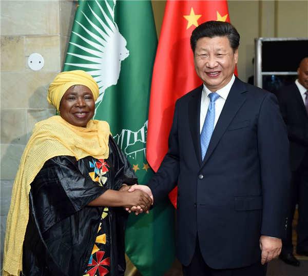 Chinese President Xi Jinping, right, meets with African Union Commission Chairperson Nkosazana Dlamini-Zuma in Pretoria, South Africa on Dec 3, 2015. (Photo/Xinhua)
China has always adhered to the principle of \
