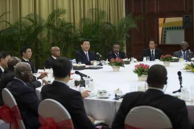 Chinese President Xi Jinping attends a breakfast meeting with African leaders in Durban, South Africa on March 28, 2013. (Photo/Xinhua)
The development of China-Africa ties can only be in present continuous tense, and never in present perfect tense.
---at a breakfast meeting with African leaders during a visit to South Africa, March 28, 2013
President Xi Jinping will pay state visits to Senegal, Rwanda and South Africa and visit Mauritius for a stopover. This is Xi\'s fourth visit to Africa as Chinese president. Let\'s take a look at some of Xi\'s remarks on China-African ties.