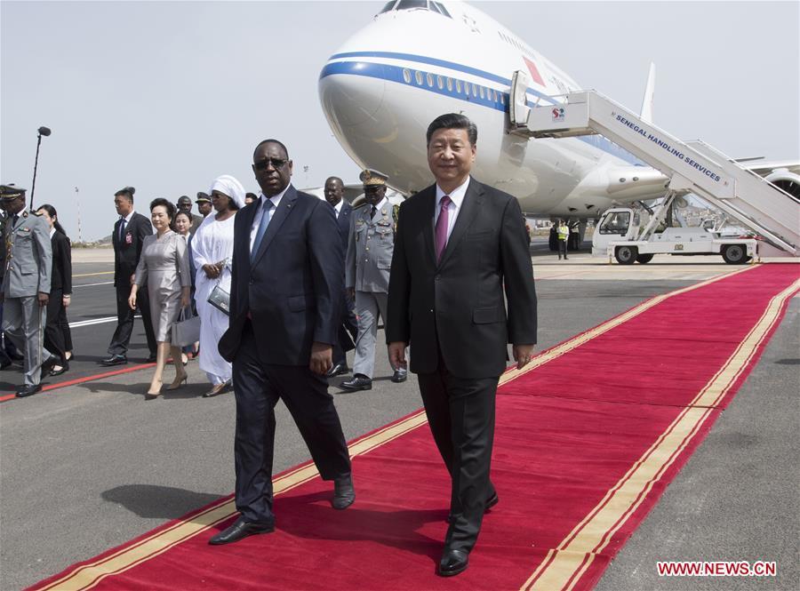 Chinese President Xi Jinping attends a grand welcome ceremony held by Senegalese President Macky Sall at the airport in Dakar, Senegal, July 21, 2018. Xi arrived here Saturday for a state visit to Senegal. (Xinhua/Li Xueren)