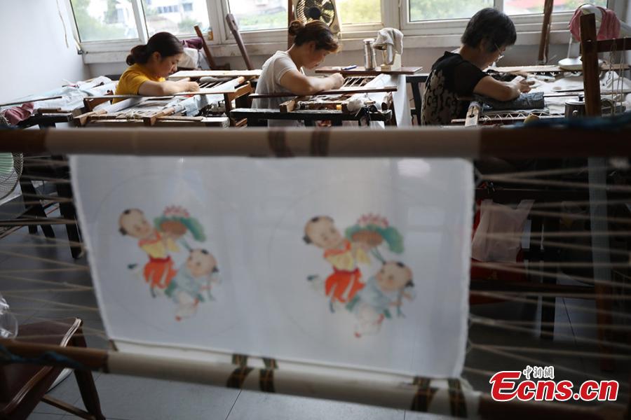 A piece of hair embroidery work in Dongtai Yancheng City of Jiangsu Province, July 22, 2018. Hair embroidery refers to a style of embroidery that uses human hair as thread instead of other materials. According to historical records, hair embroidery originated in Dongtai more than 1,300 years ago. Hair embroidery designs are vivid and varied, involving living creatures, plants, landscapes and historical figures. The art is now included in the provincial-level intangible cultural heritage list. (Photo: China News Service/Yang Bo)