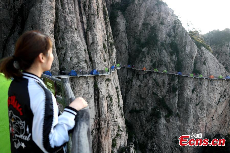 A view of tents perched on a cliff road on Laojun Mountain in Luoyang City, Central China’s Henan Province, July 21, 2018. Tourists flocked to the tourist attraction during a camping festival, staying overnight in tents on the cliff road, 2,000 meters above sea level. The mountain is known for its cultural heritage relating to Taoism. (Photo: China News Service/Wang Zhongju)
