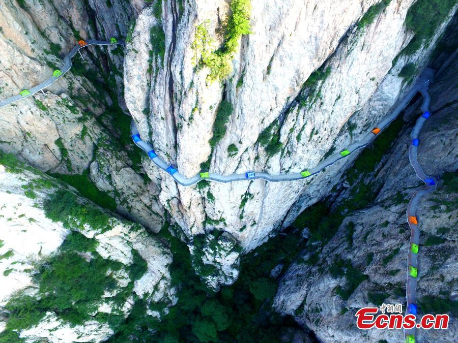 A view of tents perched on a cliff road on Laojun Mountain in Luoyang City, Central China’s Henan Province, July 21, 2018. Tourists flocked to the tourist attraction during a camping festival, staying overnight in tents on the cliff road, 2,000 meters above sea level. The mountain is known for its cultural heritage relating to Taoism. (Photo: China News Service/Wang Zhongju)