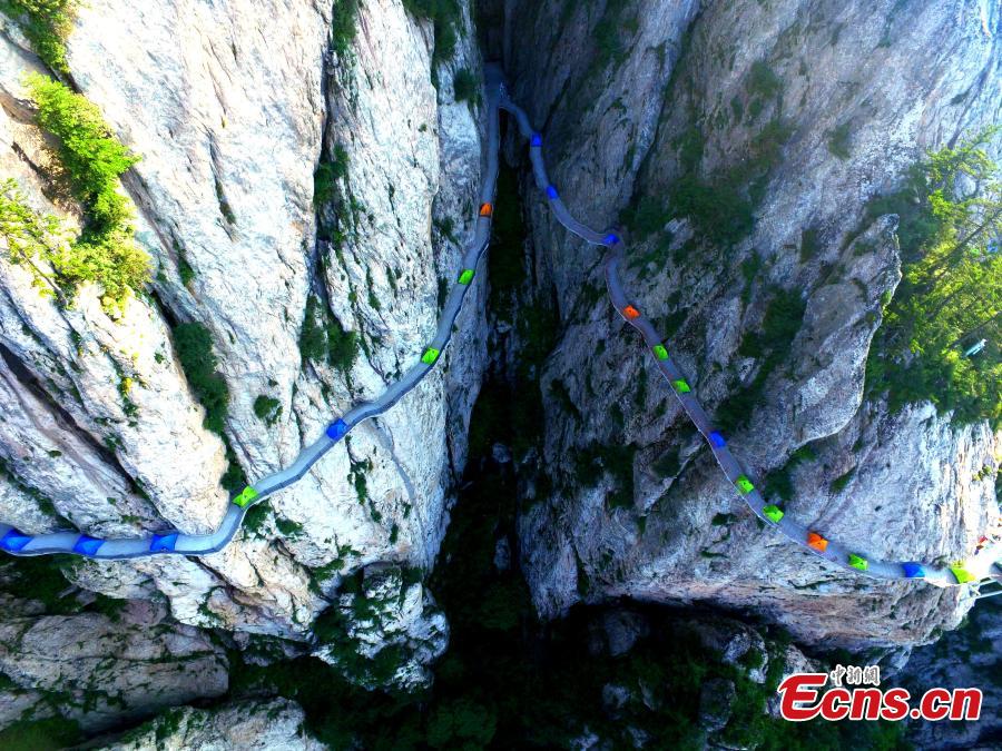 A view of tents perched on a cliff road on Laojun Mountain in Luoyang City, Central China’s Henan Province, July 21, 2018. Tourists flocked to the tourist attraction during a camping festival, staying overnight in tents on the cliff road, 2,000 meters above sea level. The mountain is known for its cultural heritage relating to Taoism. (Photo: China News Service/Wang Zhongju)