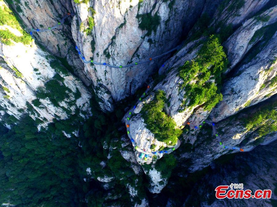 A view of tents perched on a cliff road on Laojun Mountain in Luoyang City, Central China’s Henan Province, July 21, 2018. Tourists flocked to the tourist attraction during a camping festival, staying overnight in tents on the cliff road, 2,000 meters above sea level. The mountain is known for its cultural heritage relating to Taoism. (Photo: China News Service/Wang Zhongju)