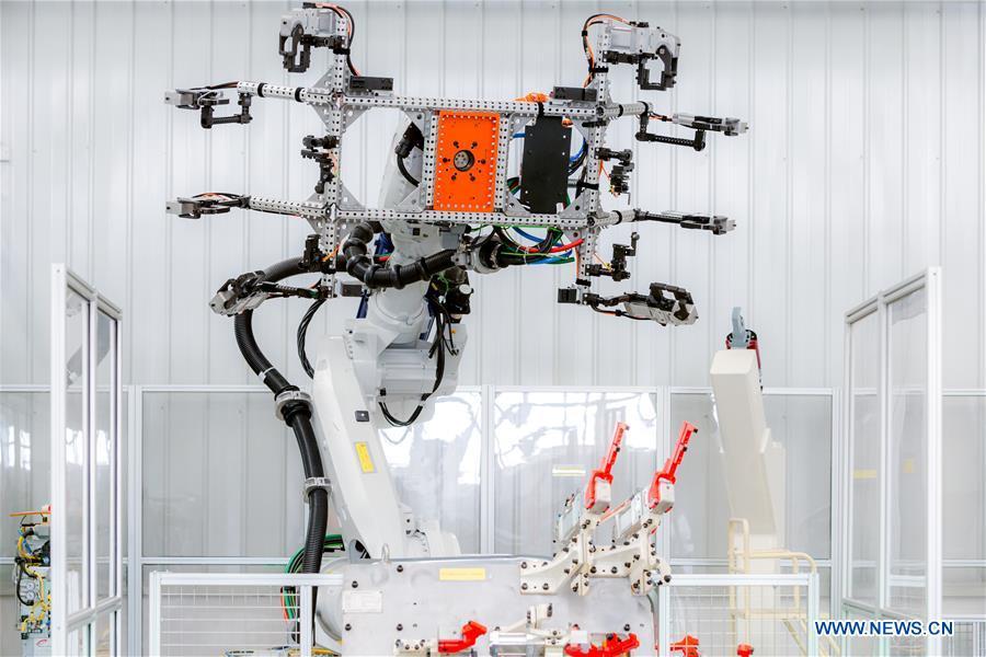 Photo taken on May 3, 2018 shows a weld plant at a research and development center of Geely Auto in east China\'s Zhejiang Province. This year marks the 40th anniversary of China\'s reform and opening-up policy. (Xinhua)