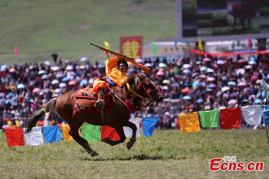 An annual horse racing festival starts in Yushu, Northwest China’s Qinghai Province, July 25, 2018 with stunts performed in the opening ceremony. (Photo: China News Service/Luo Yunpeng)