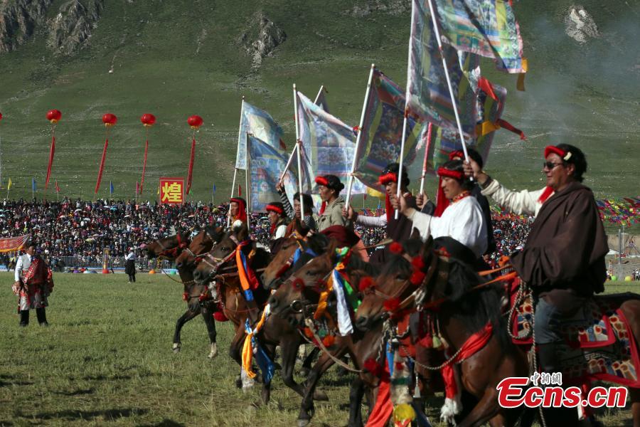 An annual horse racing festival starts in Yushu, Northwest China’s Qinghai Province, July 25, 2018 with stunts performed in the opening ceremony. (Photo: China News Service/Luo Yunpeng)