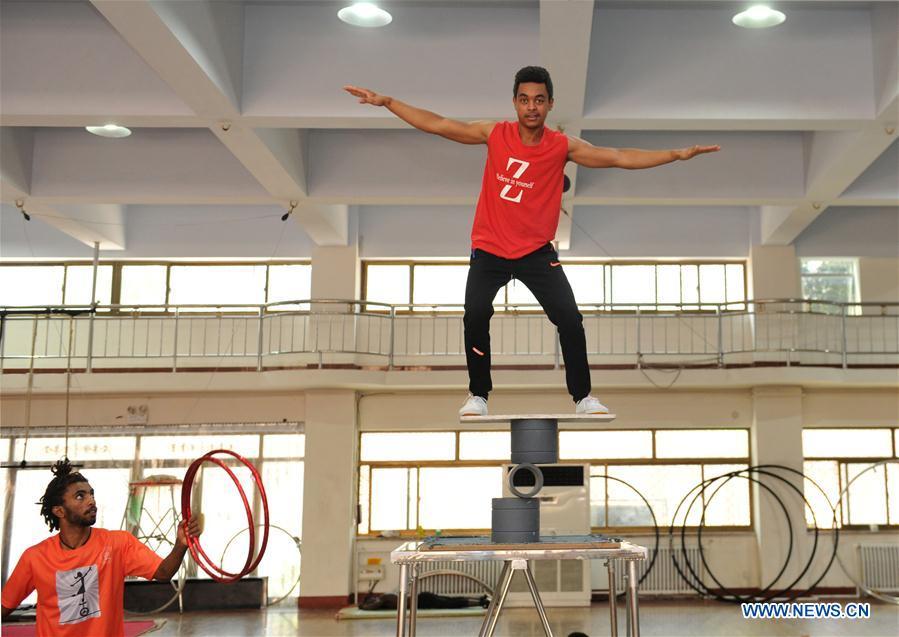 A student (R) from Ethiopia practises in Wuqiao Acrobatic Art School in Cangzhou, north China\'s Hebei Province, July 30, 2018. Wuqiao county is known as \