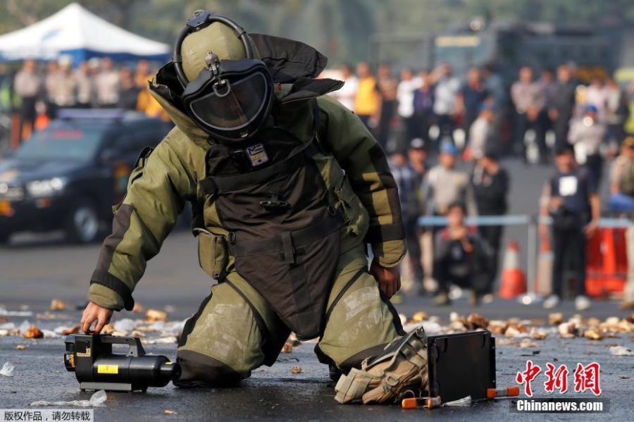 A bomb squad policeman participates in an anti-terror drill ahead of the upcoming Asian Games in Jakarta, Indonesia July 31, 2018. (Photo/Agencies)