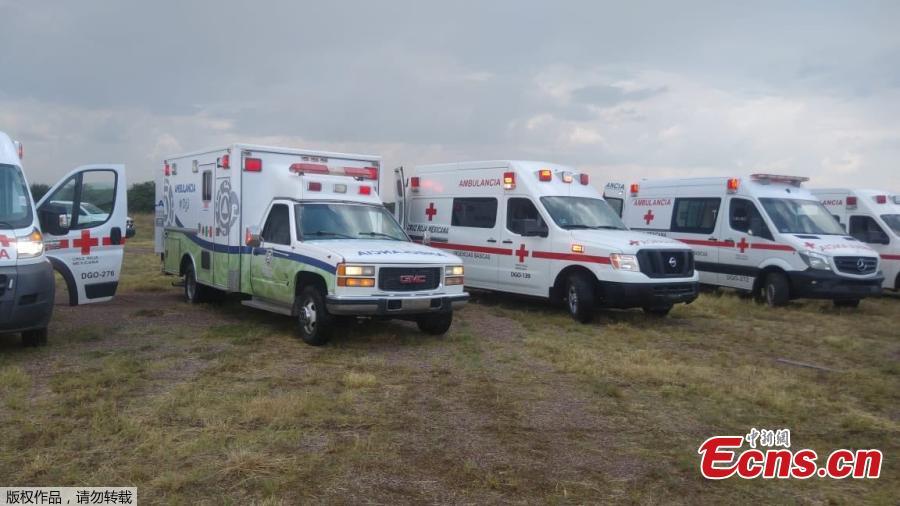 Ambulances are parked at the site where an Aeromexico-operated Embraer passenger jet crashed in Mexico\'s northern state of Durango, July 31, 2018, in this picture.(Photo/Agencies)