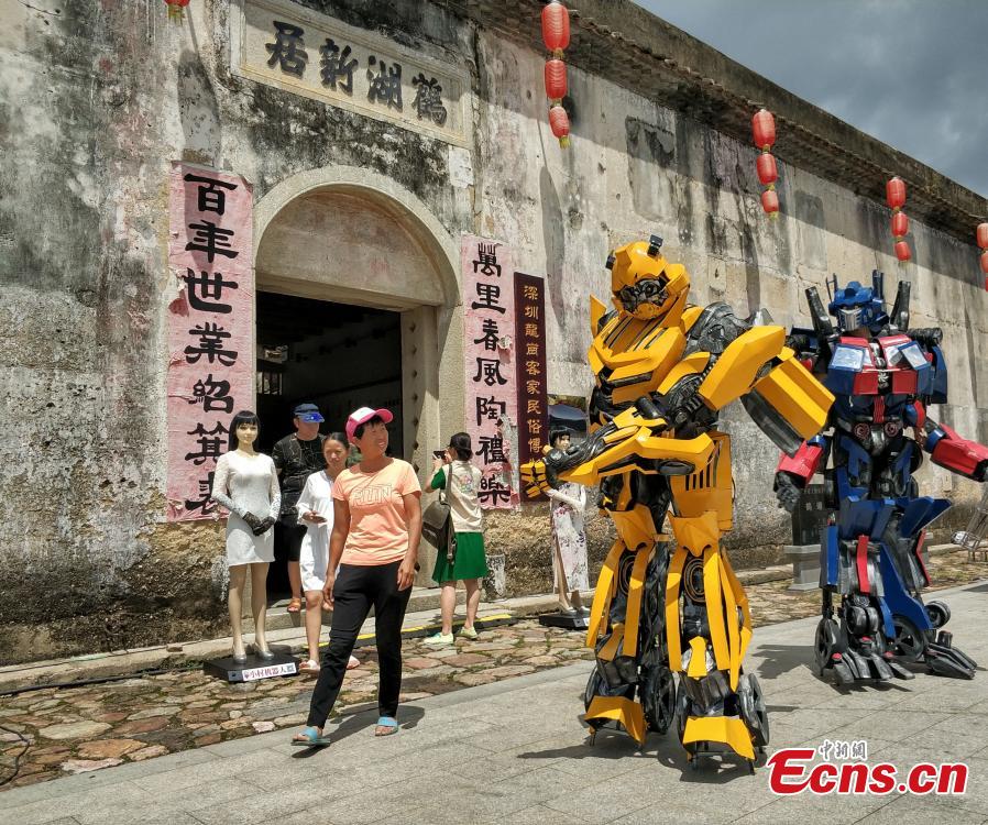 An intangible cultural heritage activity held in Shenzhen City, photo by Xiongge.