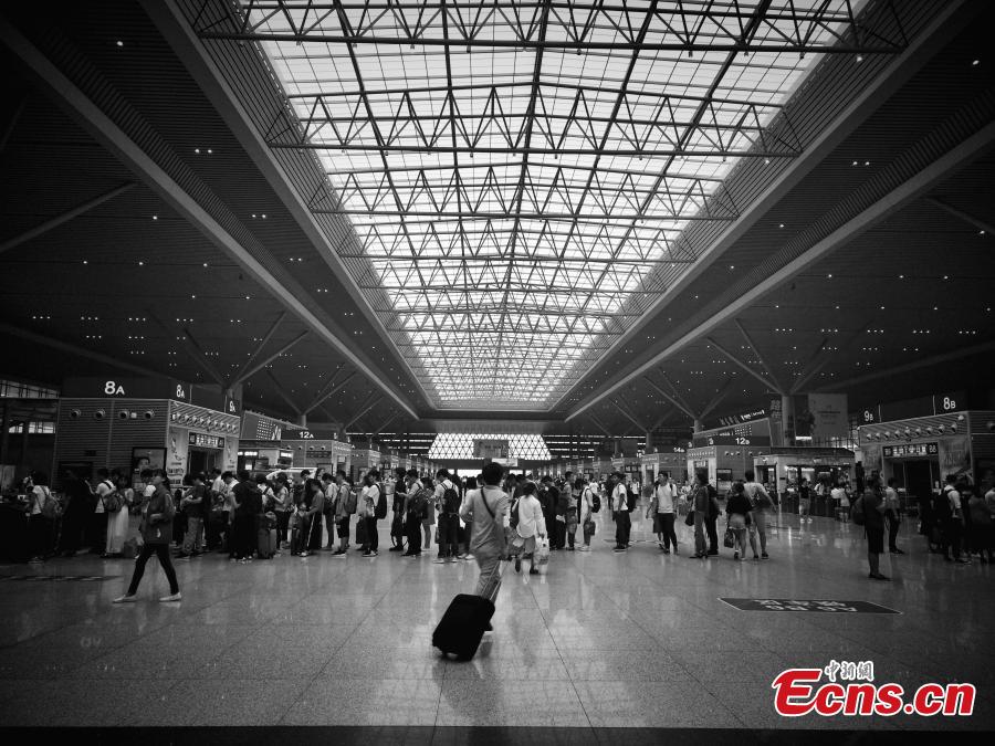Photo by Azhen
