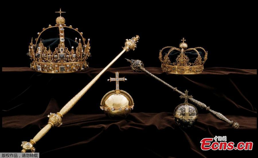 The Swedish Royal Family\'s crown jewels from the 17th century are seen in this undated photo obtained by Reuters on August 1, 2018. (Photo/Agencies)
Thieves have stolen two crowns and an orb from the Swedish royal family’s collection, making off in a motorboat after the heist. The priceless artefacts were snatched from a cathedral in Strangnas, about an hour west of the capital Stockholm, at lunchtime on Tuesday, police said.The robbers broke into a glass case that held the funeral regalia of King Karl IX and his wife Queen Kristina and swiped the two crowns and an orb from the 17th century.