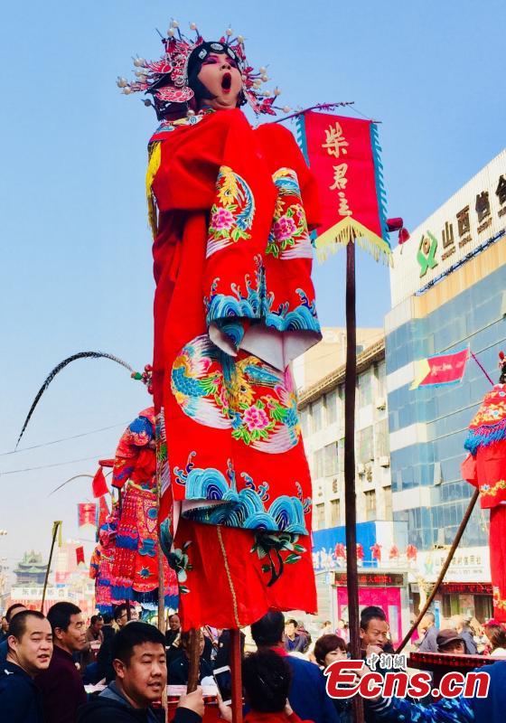 Stilt walking, photo by Zhang Dan