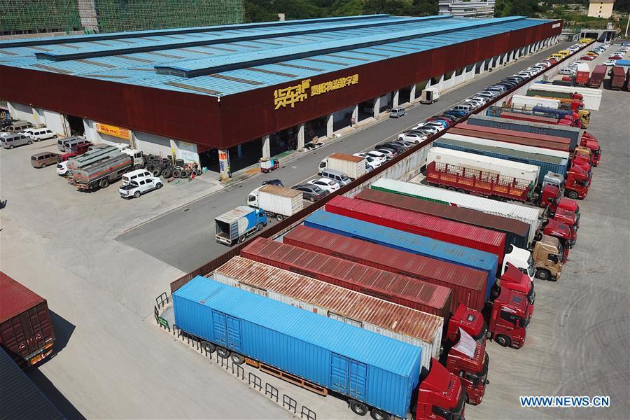 Aerial photo taken on Aug. 1, 2018 shows the parking lot of Truck Alliance, China\'s Uber-type service for trucks, in Guiyang, capital of southwest China\'s Guizhou Province. Guizhou has become a pioneer in China\'s big data development. Big data is being widely applied in government management, business and daily life, contributing over 20 percent to the economic growth of Guizhou Province. The number of big data-related companies in Guizhou Province has grown from less than 1,000 in 2013 to more than 8,500 in 2018.(Xinhua/Liu Xu)