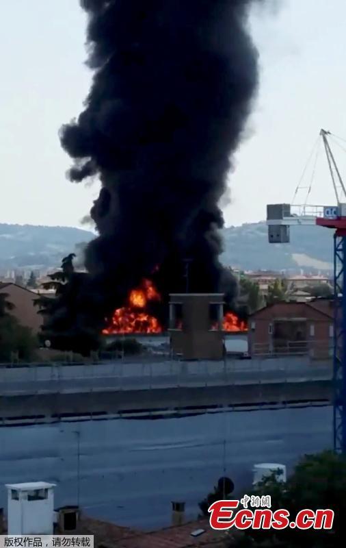 This frame grab taken from a video shows the moment a truck that was transporting flammable substances explodes after colliding with another truck on a highway in the outskirts of Bologna, Italy, Aug. 6, 2018. The explosion killed at least two people and injured up to 70 as a section of the thoroughfare collapsed, police said. (Photo/Agencies)