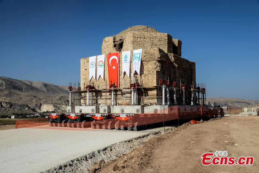 The Artuklu Hamam, a centuries-old bath house weighing 1,600 tons, is loaded onto a wheeled platform and moved down a specially constructed road, on August 6, 2018, from the southeastern town of Hasankeyf to a new location to avoid being engulfed under floodwaters by a dam project. (Photo/Agencies)
