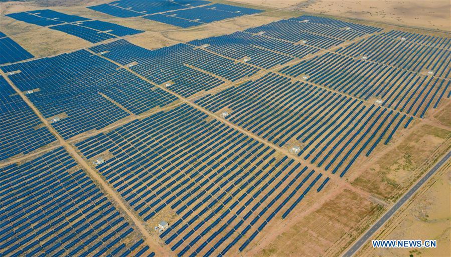 Aerial photo taken on July 11, 2018 shows the solar power farm built at the Kubuqi Desert in north China\'s Inner Mongolia Autonomous Region. Kubuqi, the seventh largest desert in China, is a good example of China\'s success in alleviating desertification. About 6,460 square kilometers of the Kubuqi desert has been reclaimed in the last 30 years. (Xinhua/Peng Yuan)