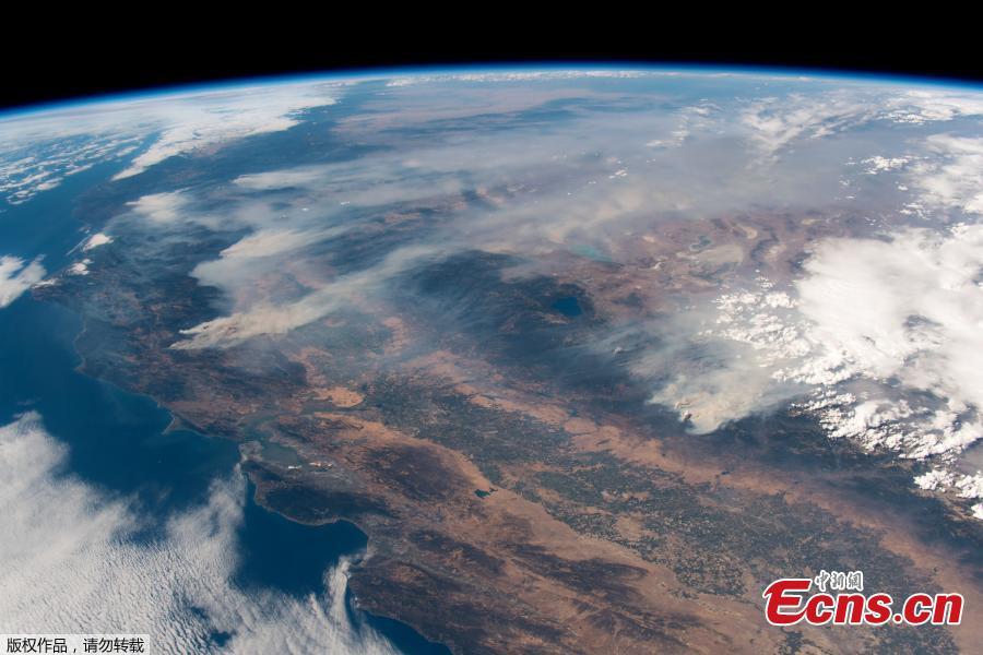 European Space Agency astronaut Alexander Gerst posted this view of the California wildfires, as seen from the International Space Station (ISS), on Twitter on Aug. 3, 2018. “California burning. These fires are frightening to watch, even from space,” said Alexander Gurst in a tweet. One of the 17 major fires in California, dubbed the Mendocino Complex, became the biggest in state history on Aug. 7, eclipsing a previous record set only eight months ago, as hot, windy conditions fanned the blazes in what Governor Jerry Brown has called a “new normal.” The Mendocino Complex, made up of two fires, grew to nearly 300,000 acres (117,700 hectares) - almost the size of Los Angeles - and was expected to burn for the rest of the month, the California Department of Forestry and Fire Protection (Cal Fire) said. (Photo/Agencies)
