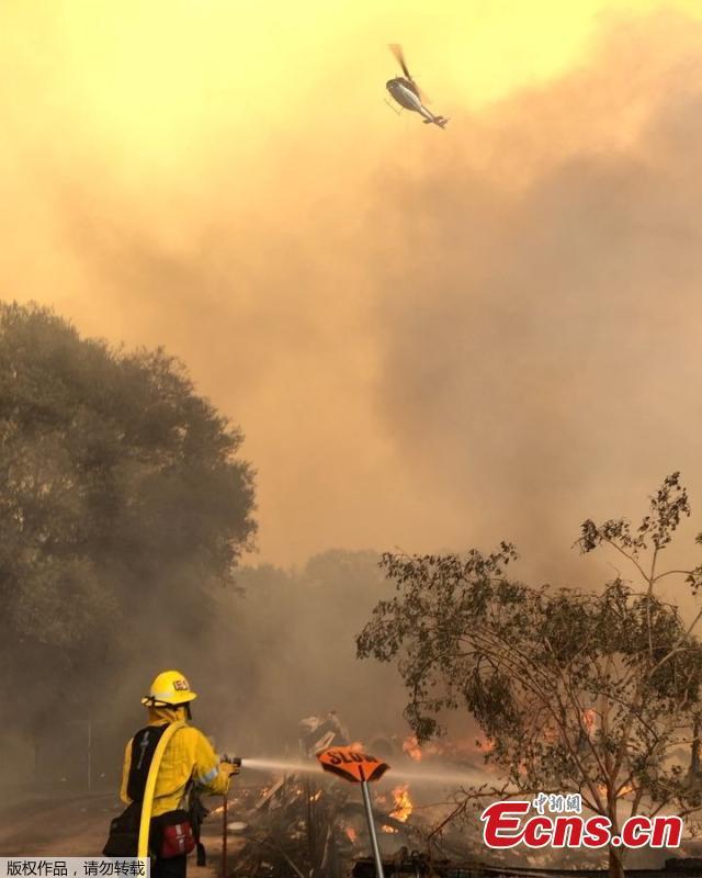 Firefighters battle wildfires as a helicopter hovers above an area near Mendocino National Forest, California, the U.S. August 4, 2018 in this picture obtained from social media. (Photo/Agencies)