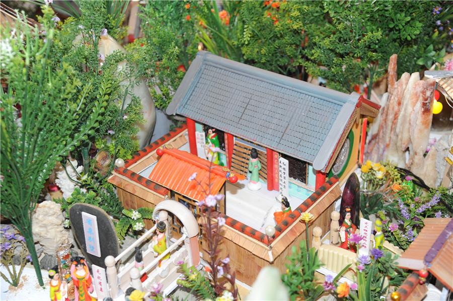 A view of the miniature landscape of the Grand View Garden, or Daguanyuan, created by Liu. (Photo by Zhang Qingyun/for or chinadaily.com.cn)