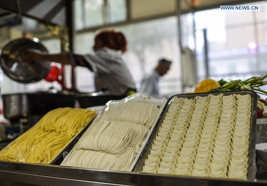 Snacks are seen at a night market in Hotan, northwest China\'s Xinjiang Uygur Autonomous Region, May 12, 2017. (Xinhua/Wang Fei)