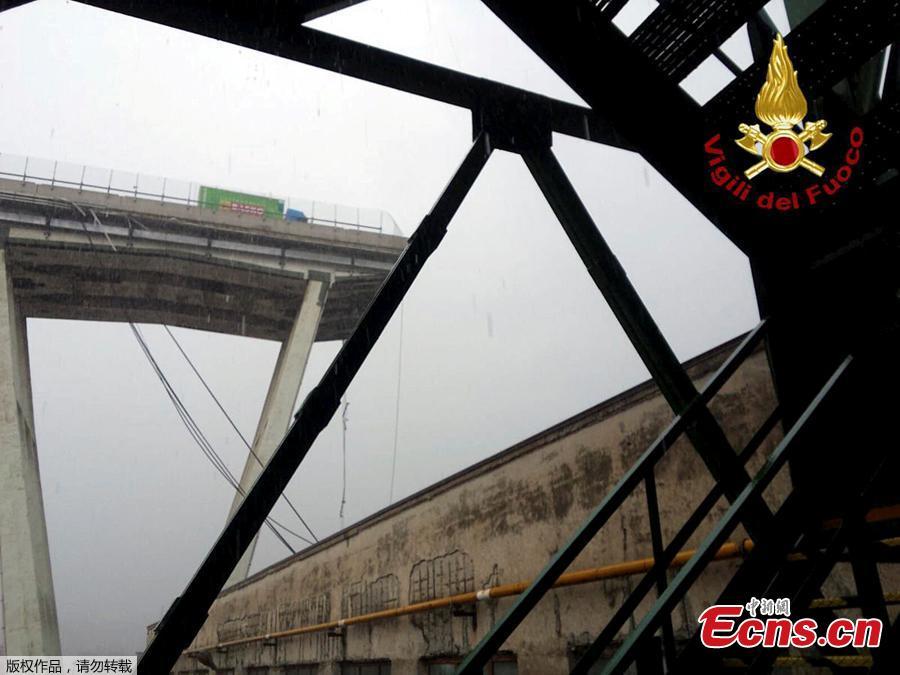 A motorway bridge which collapsed on Tuesday near the northern Italian port city of Genoa is seen in this picture released by Italian firefighters on August 14, 2018. The bridge connects the highway A10 to the western part of the city, near a populous neighborhood called Sampierdarena. At least 26 people were killed in the accident. (Photo/Agencies)