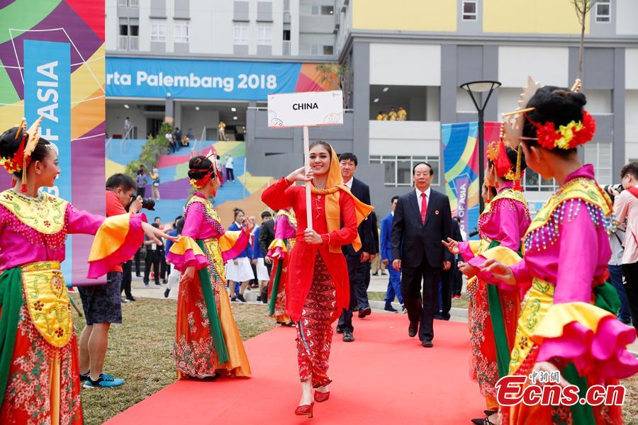 A flag-raising ceremony is held for Chinese athletes to the 18th Asian Games in Jakarta, Aug. 16, 2018. (Photo: China News Service/Liu Guanguan)