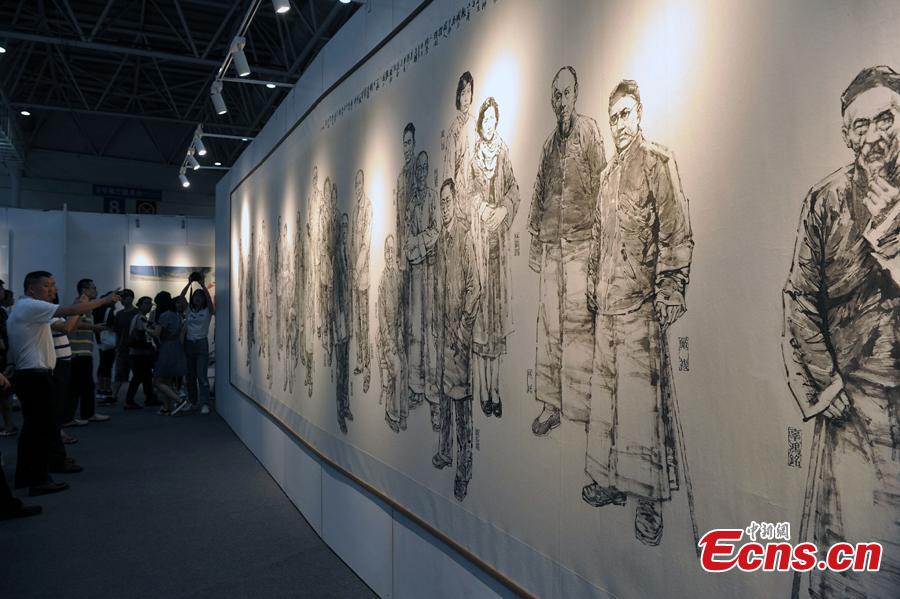 An exhibition of traditional Chinese paintings on Maritime Silk Road is held in Fuzhou, East China\'s Fujian Province on Aug. 17, 2018. The exhibit, covering about 5,000 square meters, includes more than 300 art works. (Photo: China News Service/Zhang Bin)