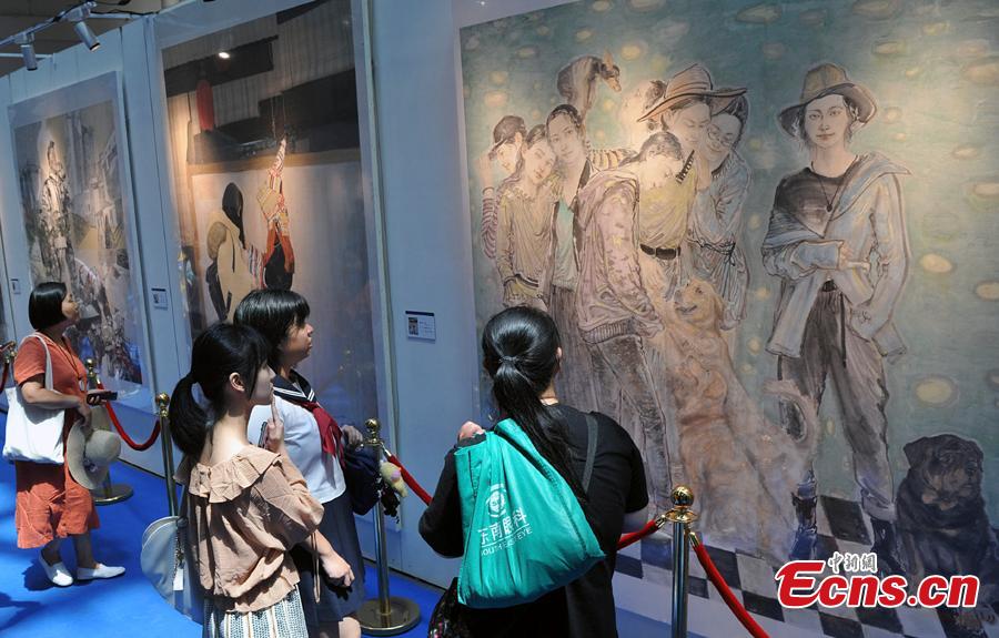 An exhibition of traditional Chinese paintings on Maritime Silk Road is held in Fuzhou, East China\'s Fujian Province on Aug. 17, 2018. The exhibit, covering about 5,000 square meters, includes more than 300 art works. (Photo: China News Service/Zhang Bin)