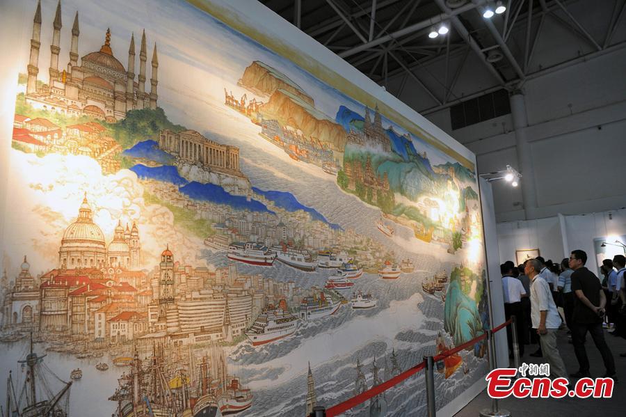 An exhibition of traditional Chinese paintings on Maritime Silk Road is held in Fuzhou, East China\'s Fujian Province on Aug. 17, 2018. The exhibit, covering about 5,000 square meters, includes more than 300 art works. (Photo: China News Service/Zhang Bin)