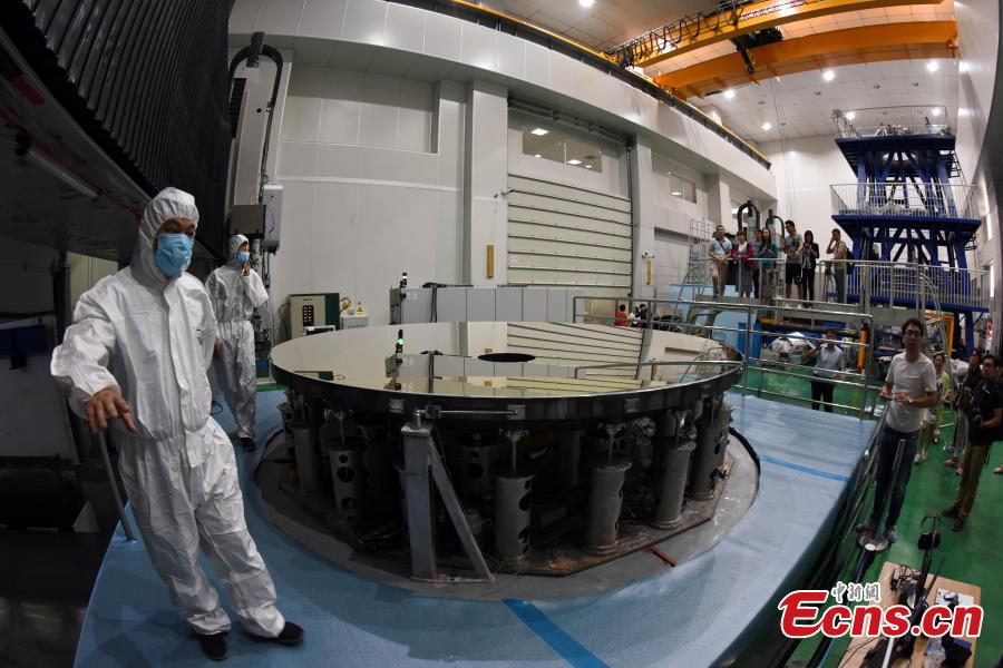 Researchers with the CAS Changchun Institute of Optics, Fine Mechanics and Physics show a silicon carbide (SiC) single mirror blank with a record-breaking diameter of 4.03m, which has passed the testing process for project acceptance, in Changchun City, Northeast China’s Jilin Province, Aug. 21, 2018. The mirror blank is a vital component for creating a large-scale telescope, and the bigger it is the more capable it is of detecting visible light bands. (Photo: China News Service/Sun Zifa)