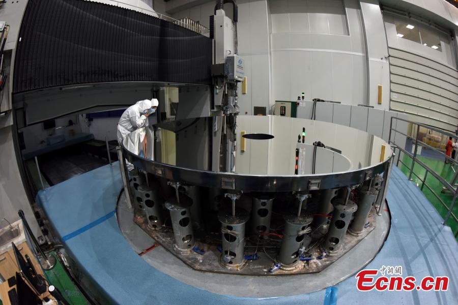 Researchers with the CAS Changchun Institute of Optics, Fine Mechanics and Physics show a silicon carbide (SiC) single mirror blank with a record-breaking diameter of 4.03m, which has passed the testing process for project acceptance, in Changchun City, Northeast China’s Jilin Province, Aug. 21, 2018. The mirror blank is a vital component for creating a large-scale telescope, and the bigger it is the more capable it is of detecting visible light bands. (Photo: China News Service/Sun Zifa)