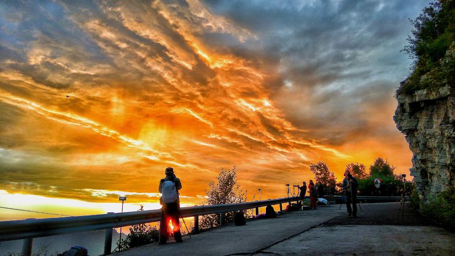 The beautiful autumn heights on Baishi Mountain. (Photo by Deng Zhong and Meng Haiying/chinadaily.com.cn)