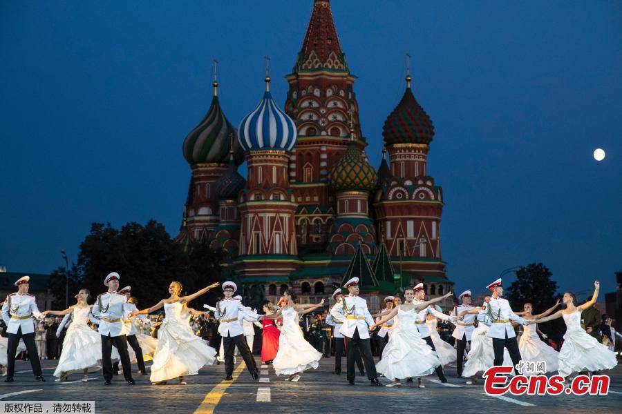 Russian military band participants perform during a rehearsal of the Spasskaya Tower international military music festival in Red Square, in Moscow, Russia, Aug. 23, 2018, with the Saint Basil\'s Cathedral in the background. (Photo/Agencies)
