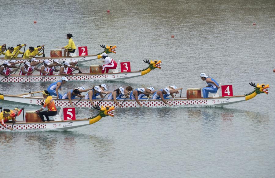 The unified Korean team competes during the women\'s 500-meter canoe competition. (Photo/Xinhua)