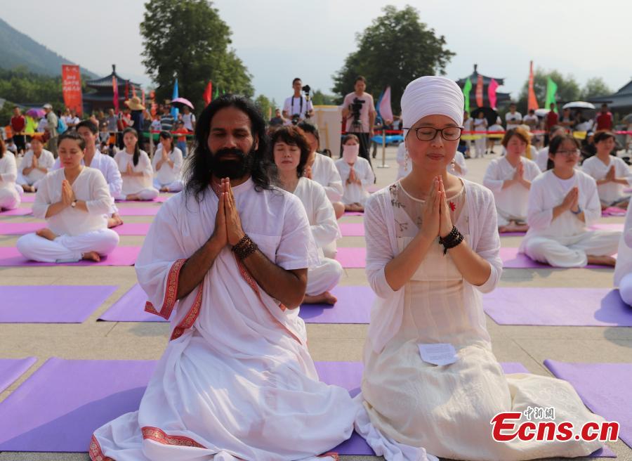 Yoga and kung fu enthusiasts perform in a cultural festival on Mount Song, home to the Shaolin Temple, in Dengfeng, Central China’s Henan Province, Aug. 25, 2018. (Photo: China News Service/Wang Zhongju)