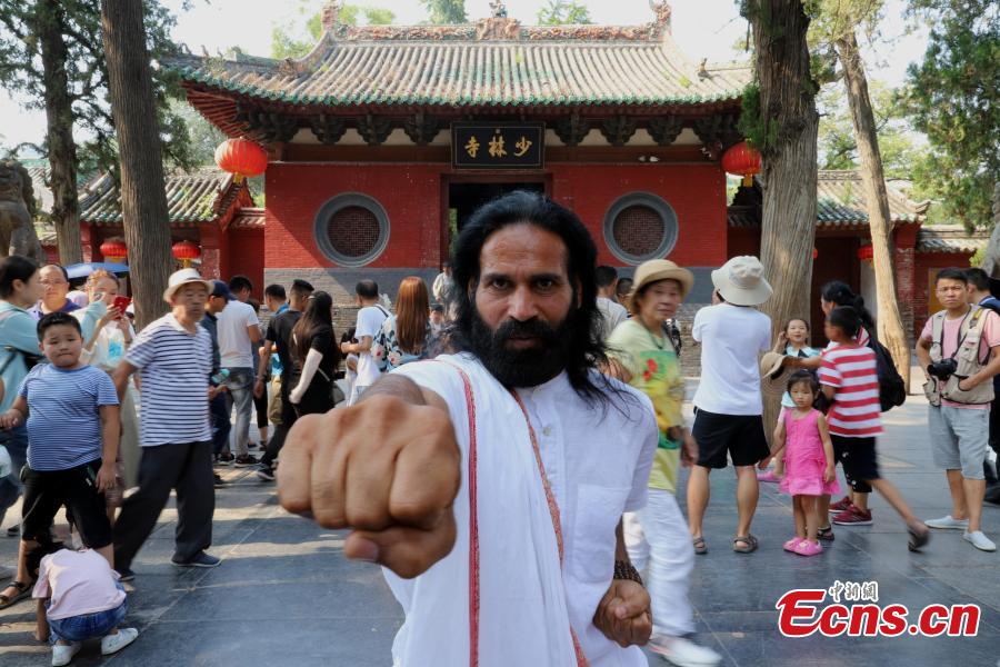 Yoga and kung fu enthusiasts perform in a cultural festival on Mount Song, home to the Shaolin Temple, in Dengfeng, Central China’s Henan Province, Aug. 25, 2018. (Photo: China News Service/Wang Zhongju)