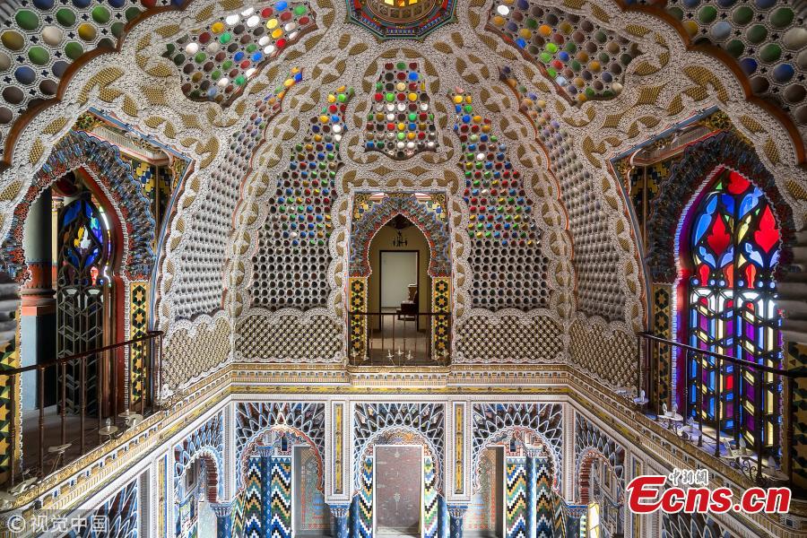 Urban photographer Roman Robroek spent five years scouring Europe for the grandest examples of forgotten architectural beauty.
A medieval Italian castle transformed into an oriental palace (Photo/VCG)