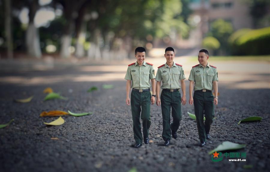 Time to leave the barracks! Soldiers from Chongqing Armed Police Corps took a series of creative photos to honor the memory of their days in the army. Using a photo editor, the soldiers created scenes of them looking back on fond memories. (Photos/81.cn)