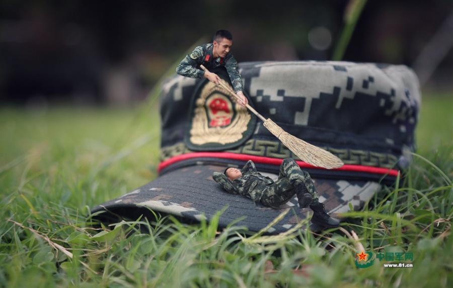 Time to leave the barracks! Soldiers from Chongqing Armed Police Corps took a series of creative photos to honor the memory of their days in the army. Using a photo editor, the soldiers created scenes of them looking back on fond memories. (Photos/81.cn)