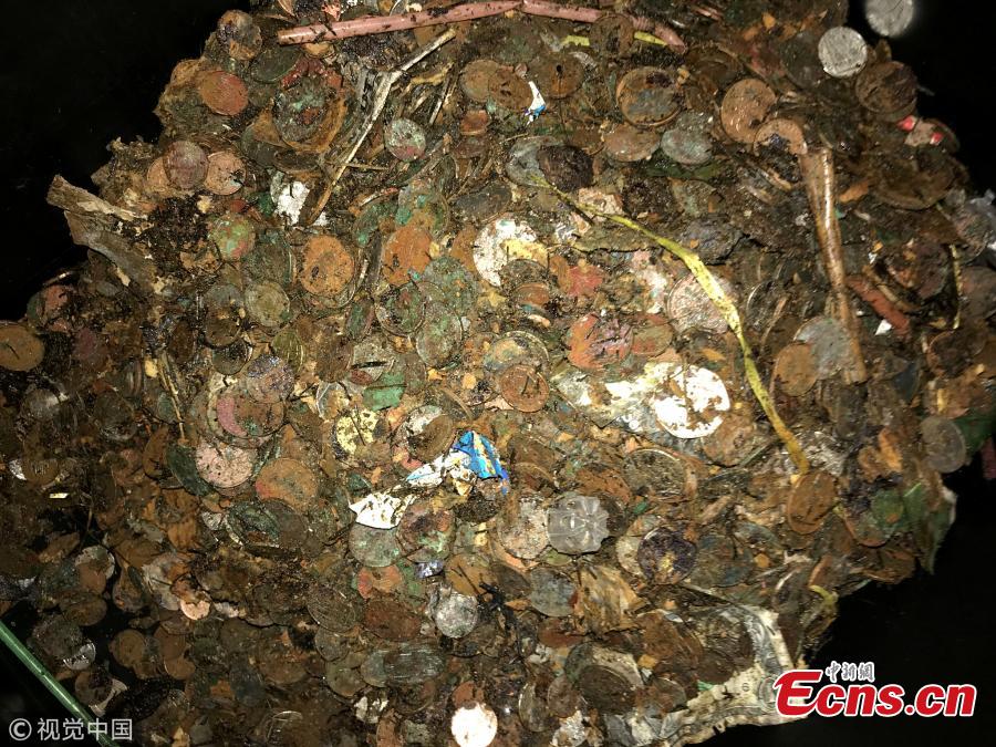 Hundreds of coins, weighing 171 kilograms, have been removed from the wishing well at the Abergavenny Arms in Lewes, East Sussex, and donated to charity during the first excavation in 20 years. And other hidden treasures in the haul included a My Little Pony doll and dozens of steak knives as well as more than a thousand 1 pound coins. (Photo/VCG)