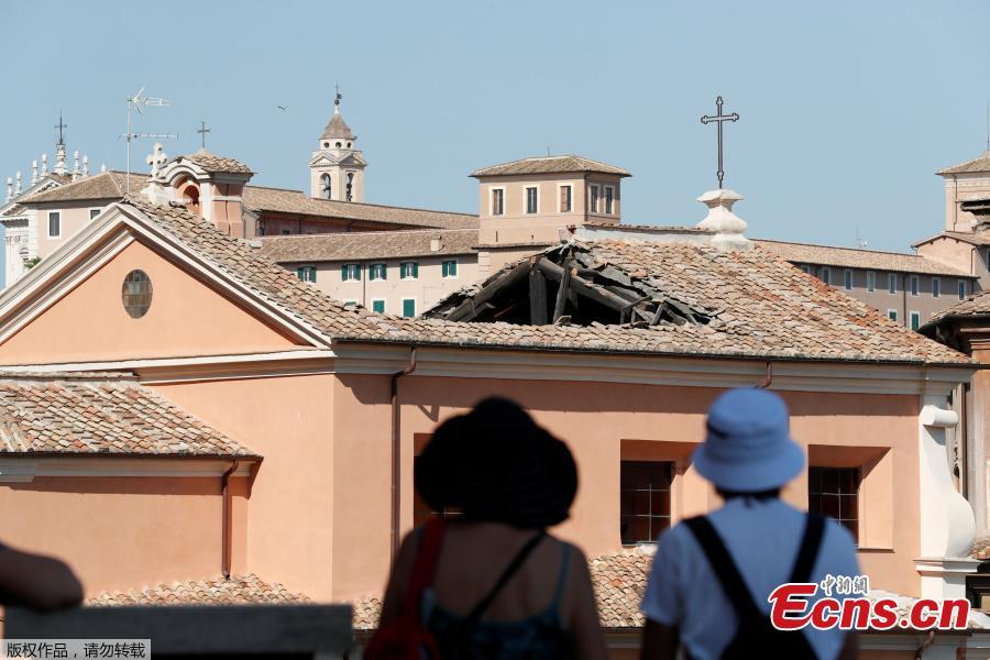 People look at the collapsed roof of the San Giuseppe dei Falegnami church in Rome, Italy, Aug. 30, 2018. The church was closed to the public at the time and is normally open only for marriage ceremonies, but dogs were brought in to sniff through the rubble to make certain no one had been buried, the fire department said. (Photo/Agencies)